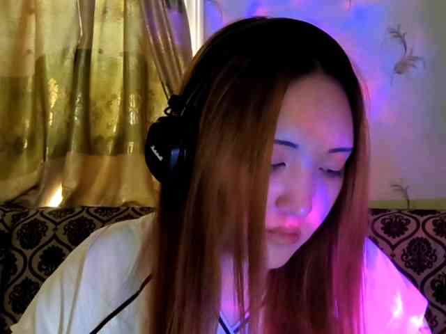 NessaDevona webcam