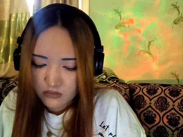 NessaDevona webcam