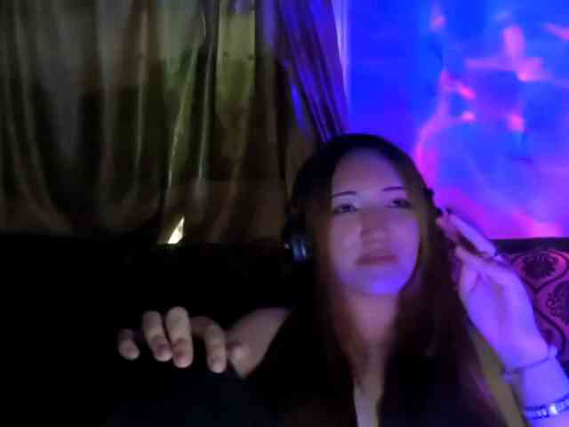 NessaDevona webcam