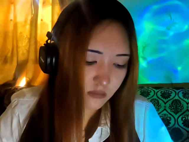 NessaDevona webcam