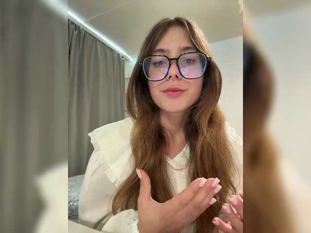 Lera-Antonovna live cam on BongaCams