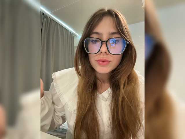 Lera-Antonovna live cam on BongaCams