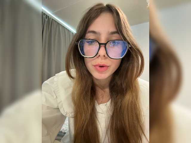Lera-Antonovna live cam on BongaCams