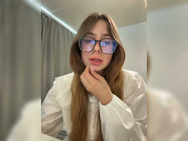Lera-Antonovna live cam on BongaCams