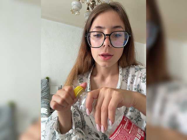 Lera-Antonovna live cam on BongaCams