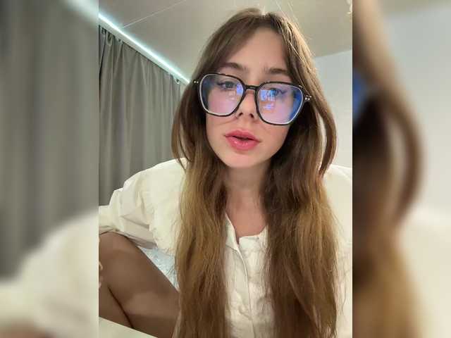 Lera-Antonovna live cam on BongaCams
