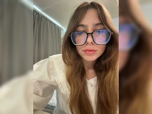 Lera-Antonovna live cam on BongaCams