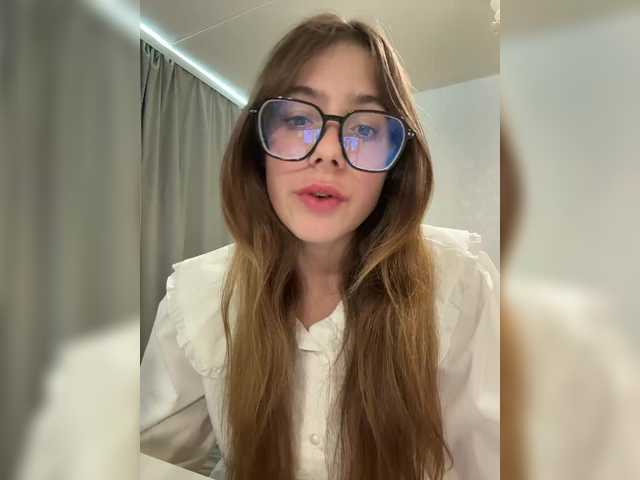 Lera-Antonovna live cam on BongaCams