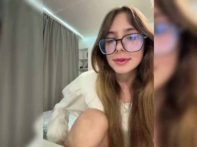 Lera-Antonovna live cam on BongaCams