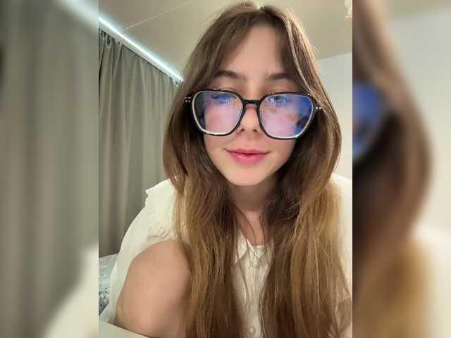 Lera-Antonovna live cam on BongaCams