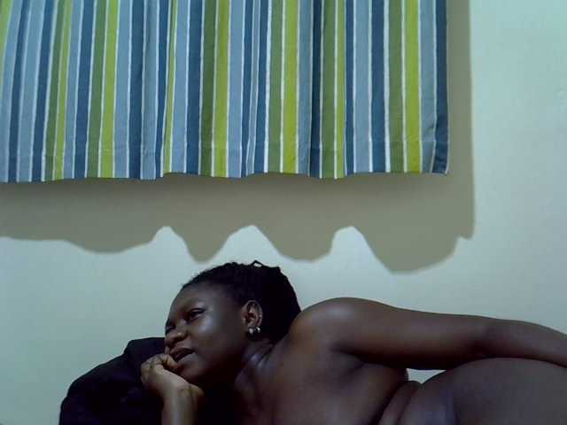 le modèle Ebony-Quinter est en webcam porno dans un show sur le site bongacams, il possède les tags suivants: Ebony,Brunette,Hairy