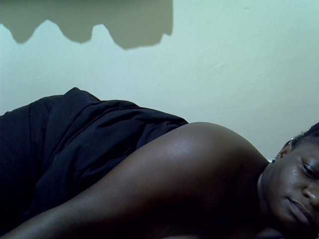 le modèle Ebony-Quinter est en webcam porno dans un show sur le site bongacams, il possède les tags suivants: Ebony,Brunette,Hairy