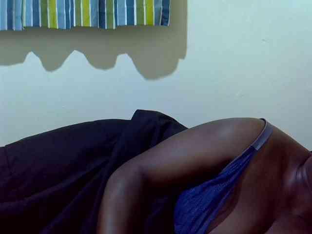 Ebony-Quinter webcam