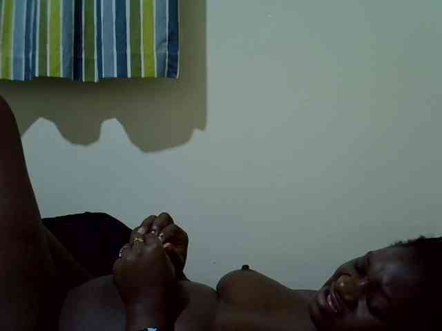 Ebony-Quinter webcam