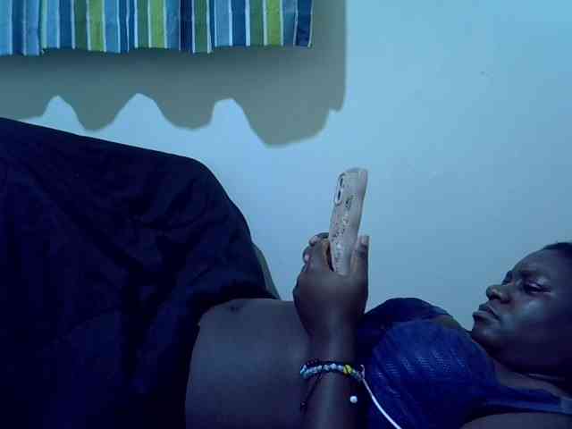 Ebony-Quinter webcam