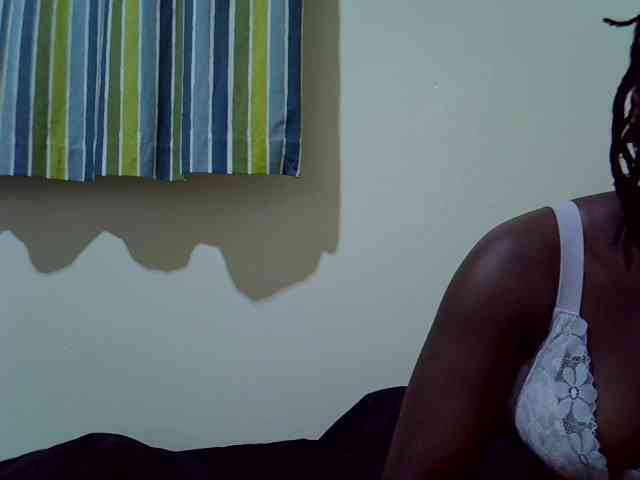 Ebony-Quinter webcam