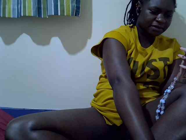 Ebony-Quinter webcam