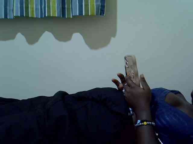 Ebony-Quinter webcam