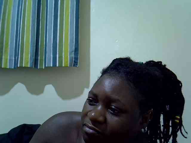 Ebony-Quinter webcam