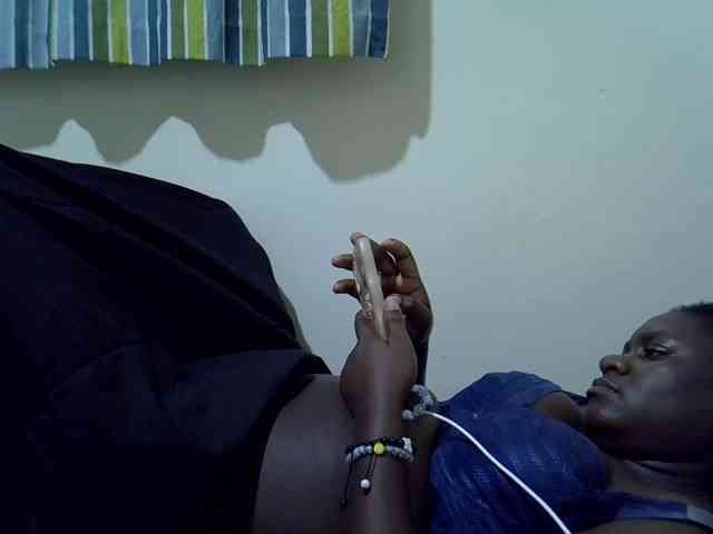 Ebony-Quinter webcam