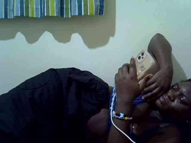 Ebony-Quinter webcam