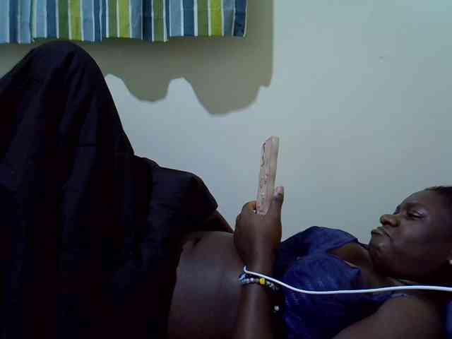 Ebony-Quinter webcam