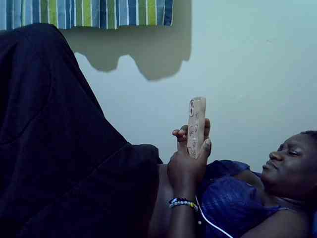 Ebony-Quinter webcam