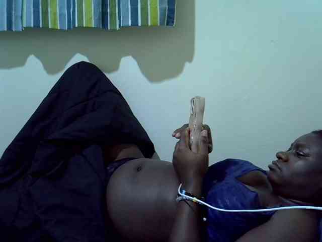 Ebony-Quinter webcam