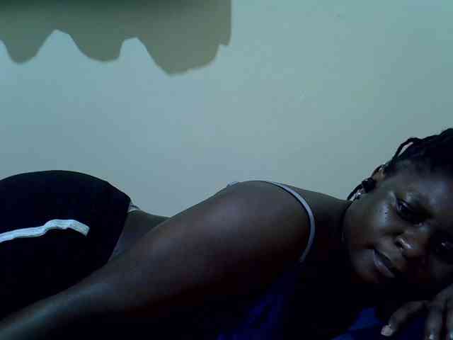 Ebony-Quinter webcam