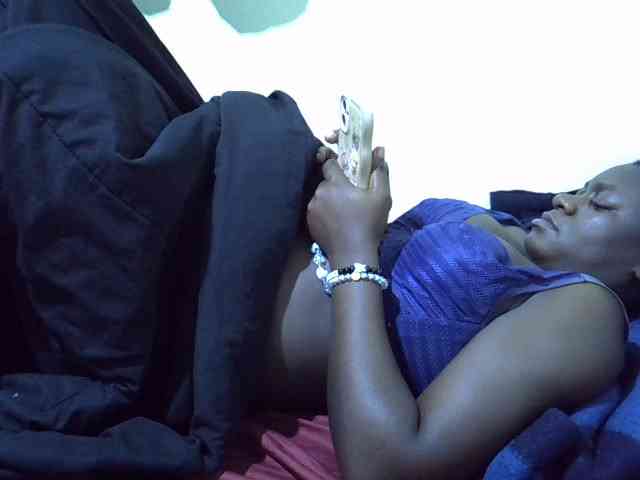 Ebony-Quinter webcam