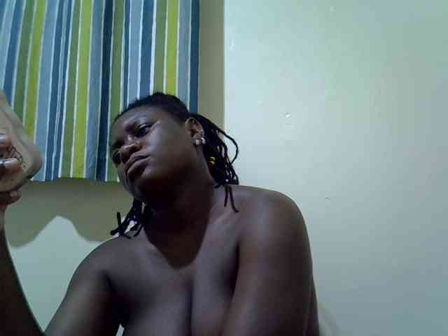 Ebony-Quinter webcam