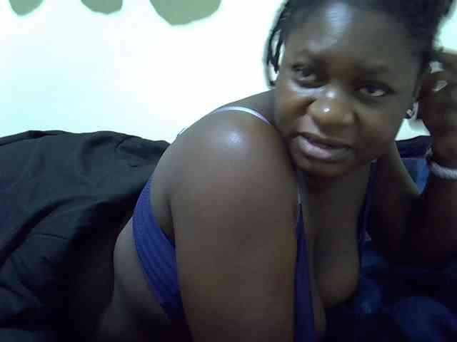 Ebony-Quinter webcam