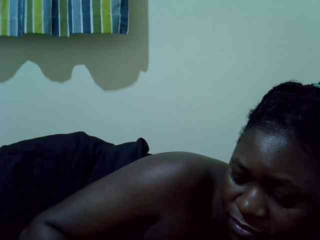 Ebony-Quinter webcam