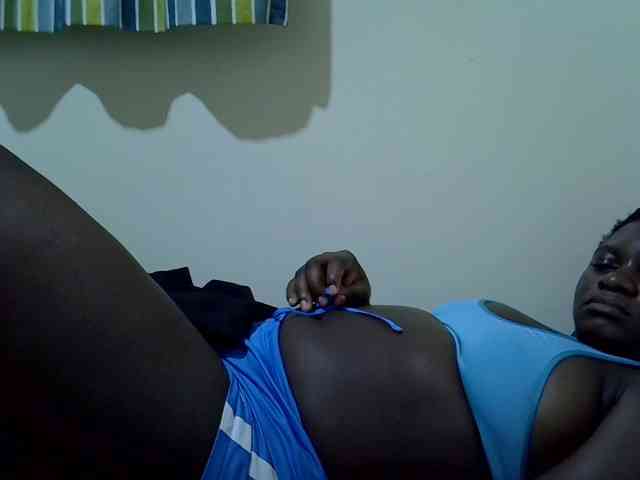 Ebony-Quinter webcam