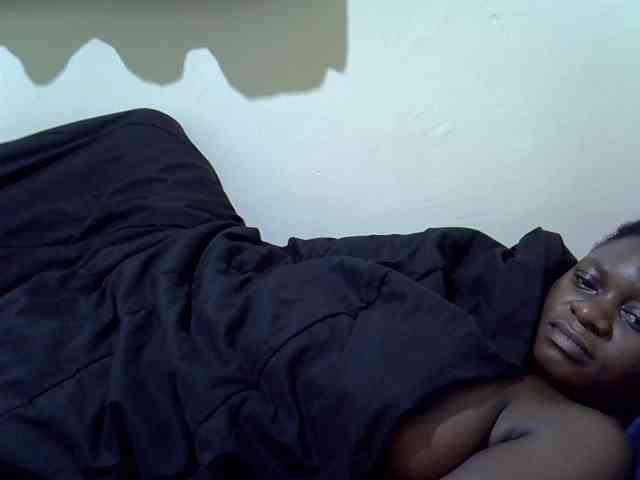 Ebony-Quinter webcam