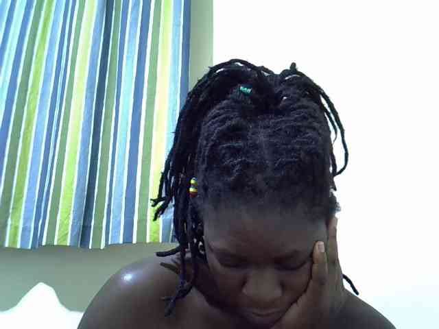 Ebony-Quinter webcam