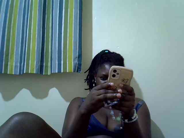 Ebony-Quinter webcam