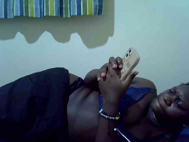 Ebony-Quinter webcam