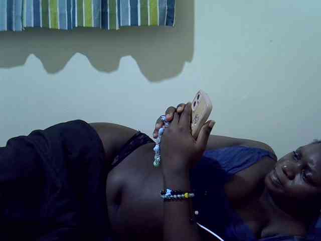 Ebony-Quinter webcam