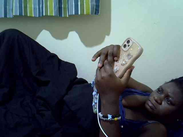 Ebony-Quinter webcam