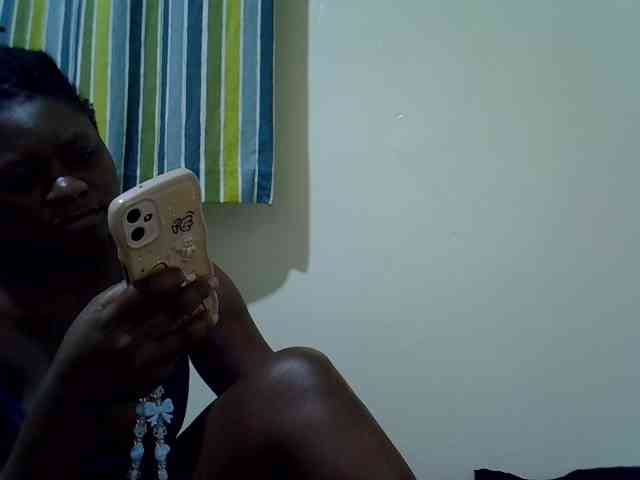 Ebony-Quinter webcam