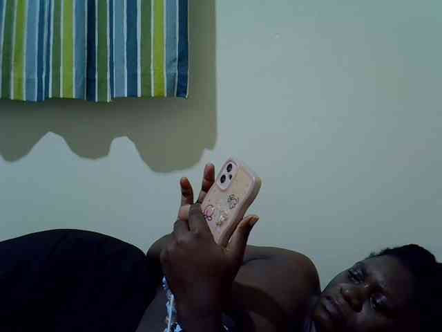 Ebony-Quinter webcam