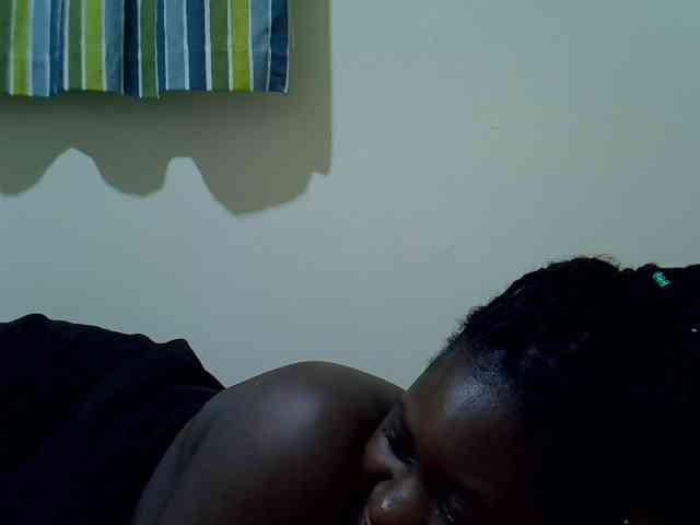 Ebony-Quinter webcam