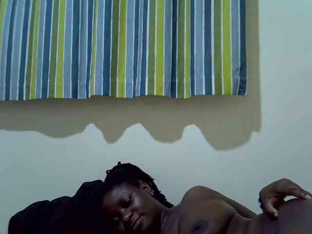 Ebony-Quinter webcam