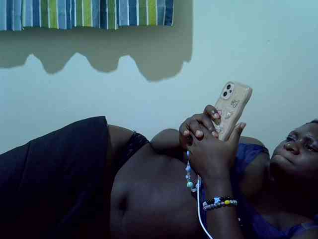 Ebony-Quinter webcam