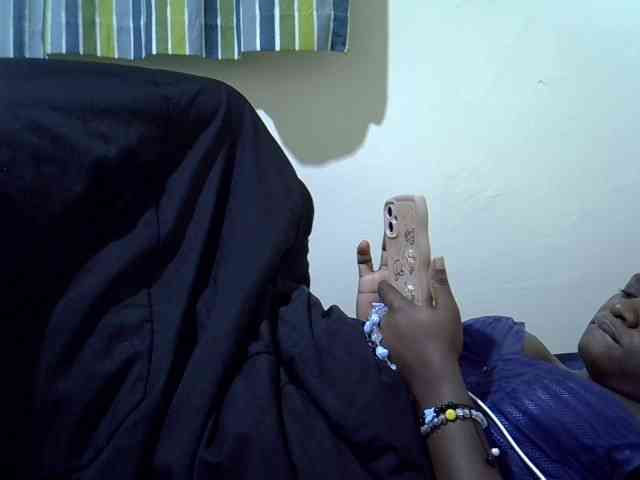 Ebony-Quinter webcam