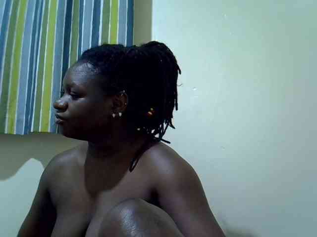 Ebony-Quinter webcam