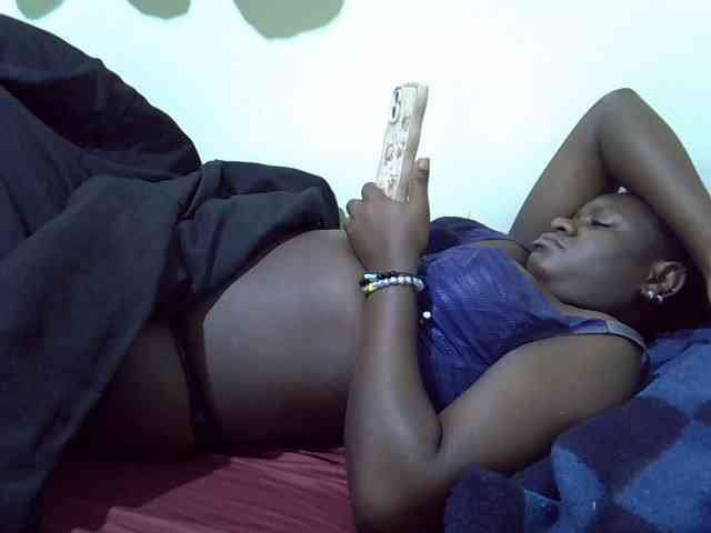 Ebony-Quinter webcam