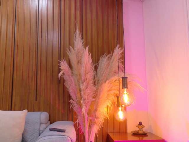 Miia-Velvet live cam on BongaCams