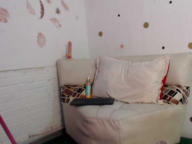 Camila-knox live cam on BongaCams